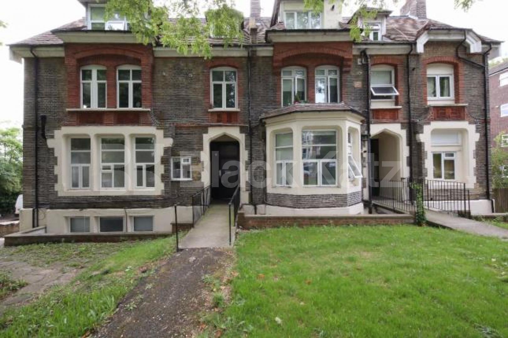 			2 Bedroom, 1 bath, 1 reception Apartment			 Mount View Road , FINSBURY PARK-STROUD GREEN 